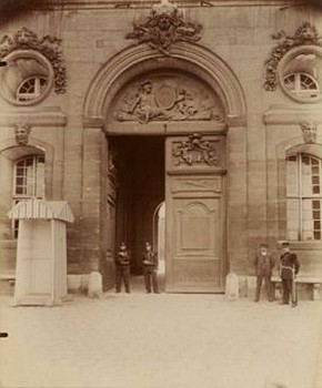 Eugene Atget -&nbsp;Hotel des Invalides, Porte