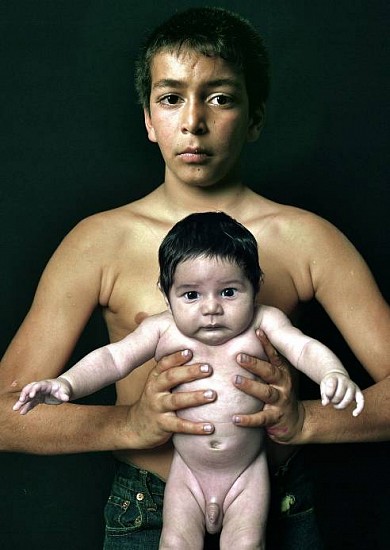 Pierre Gonnord
Los Montoya, 2008
Chromogenic print (color)
68 7/8 x 49 1/4 in. (175 x 125 cm)
Edition 2 of 5From the Series titled: Gitanos de Perignan