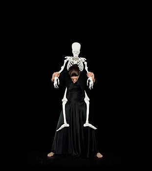 Marina Abramovic -&nbsp;Standing with Skeleton