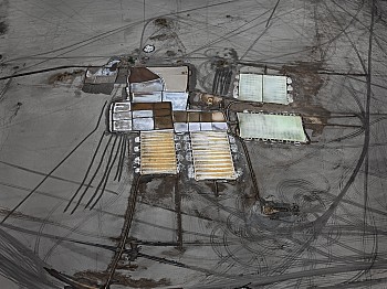 Edward Burtynsky -&nbsp;Salt Pan #16, Little Rann of Kutch, Gujarat, India