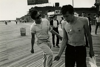 Bruce Davidson -&nbsp;Brooklyn Gang (boys living on boardwalk)